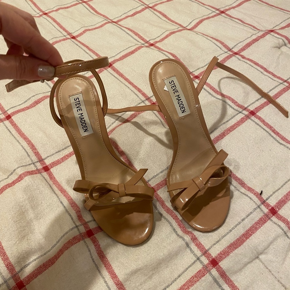 Steve Madden nude heels